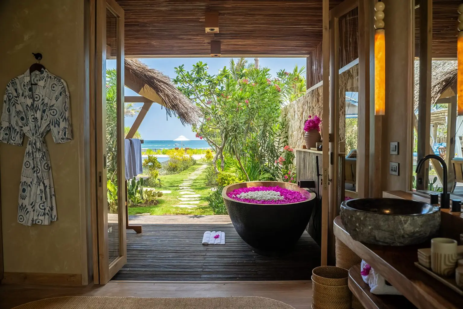 Nihi Rote Ume Boa Bathroom