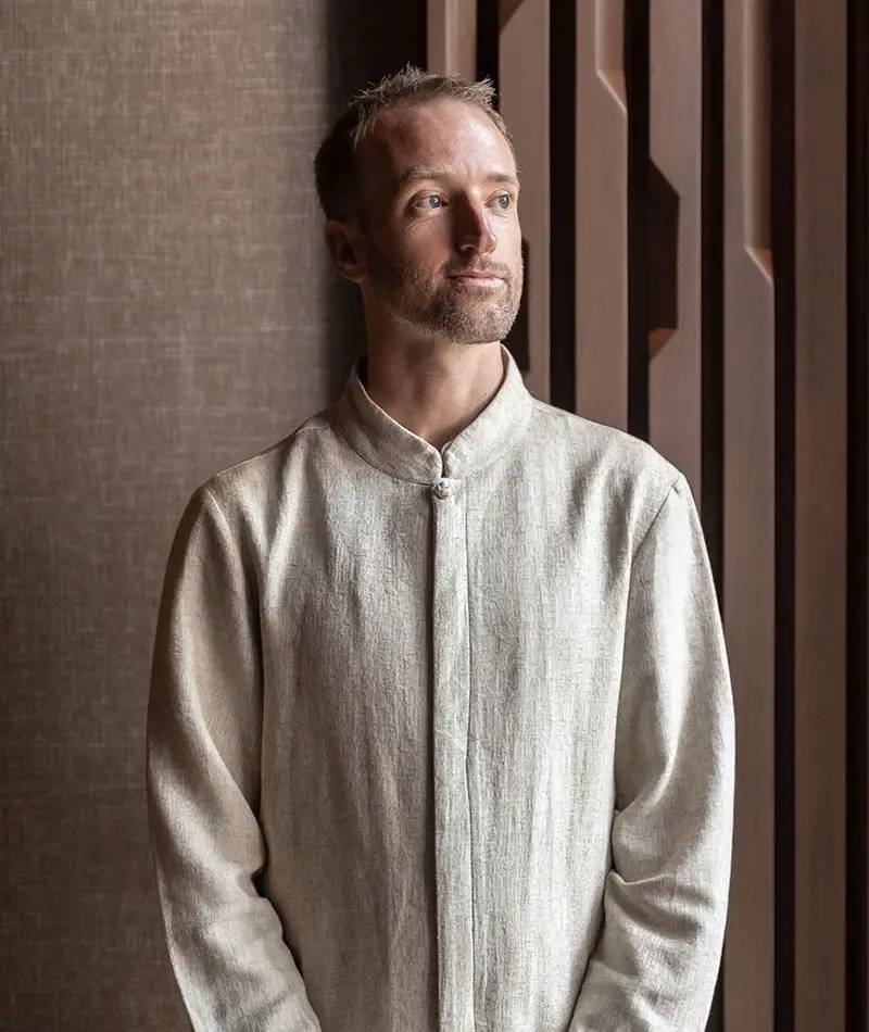 Alex Scrimgeour is a highly-trained Bodywork Therapist specializing in Dien Chan Facial Reflexology