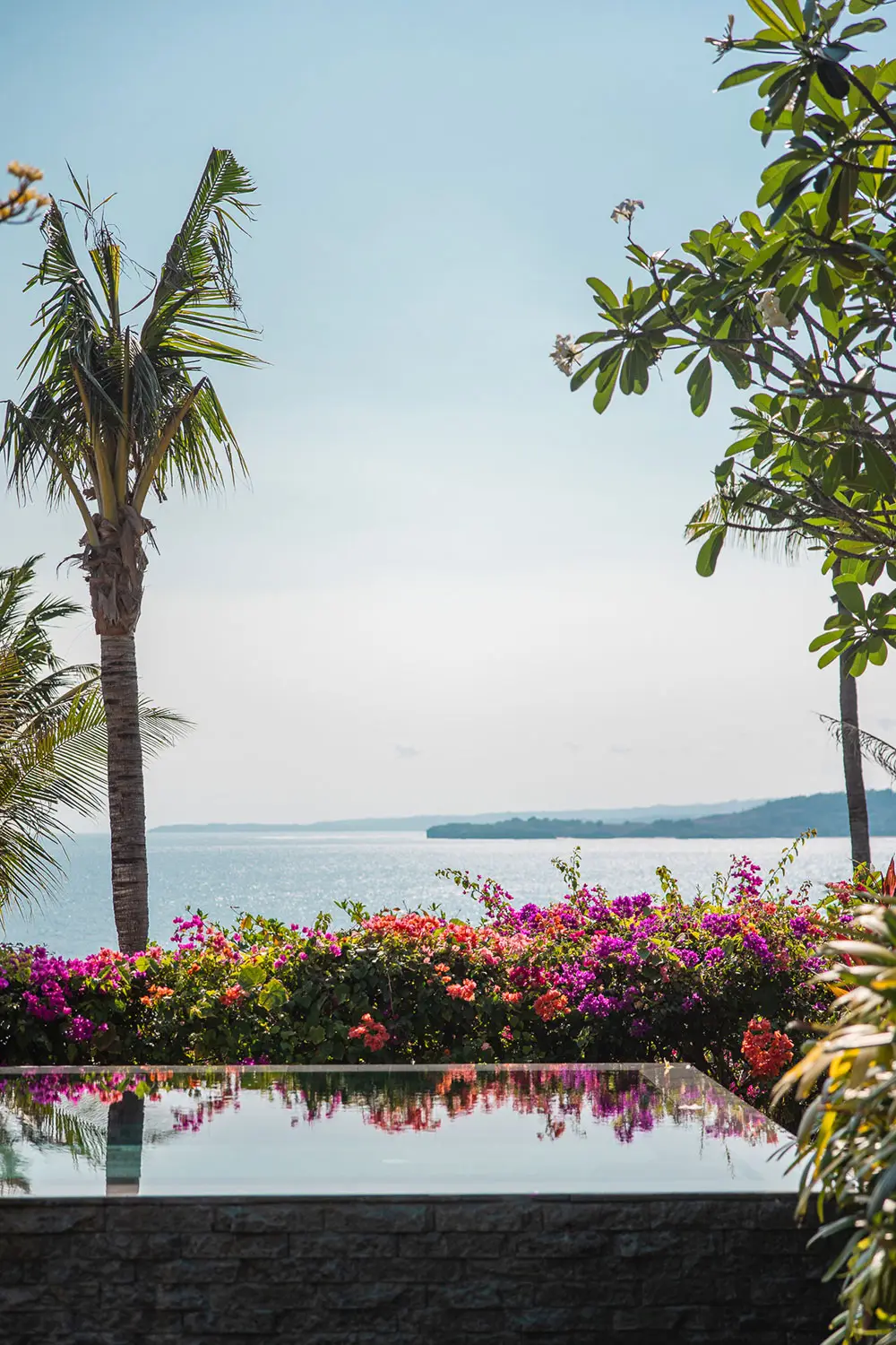 Lulu Amahu Villa's private pool with breathtaking ocean view