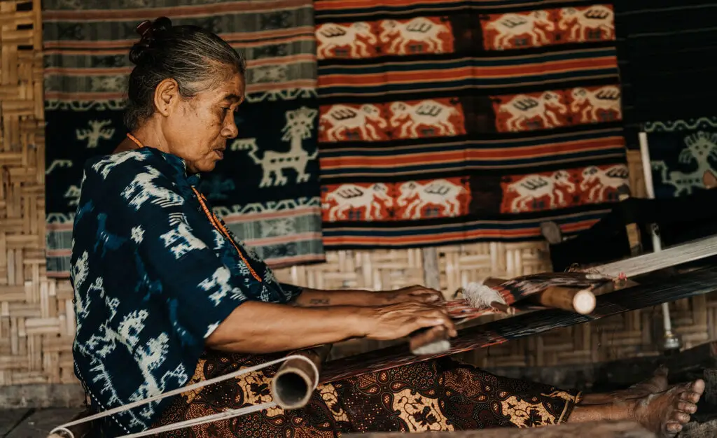 Tenun Ikat Weaving