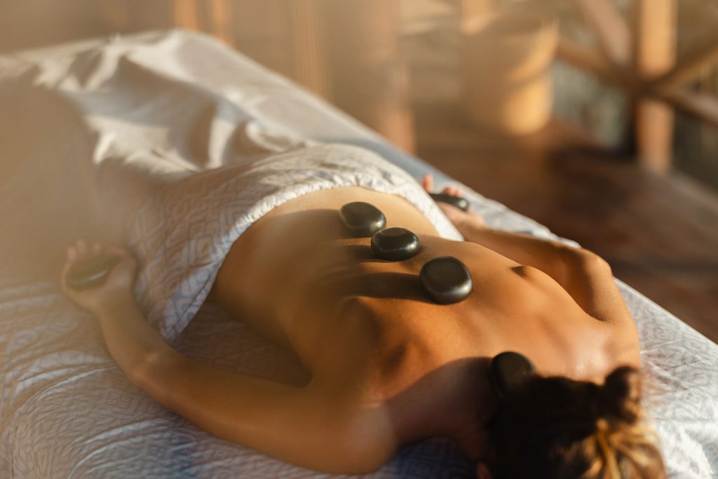 Hot stone massage at Nihioka, Sumba